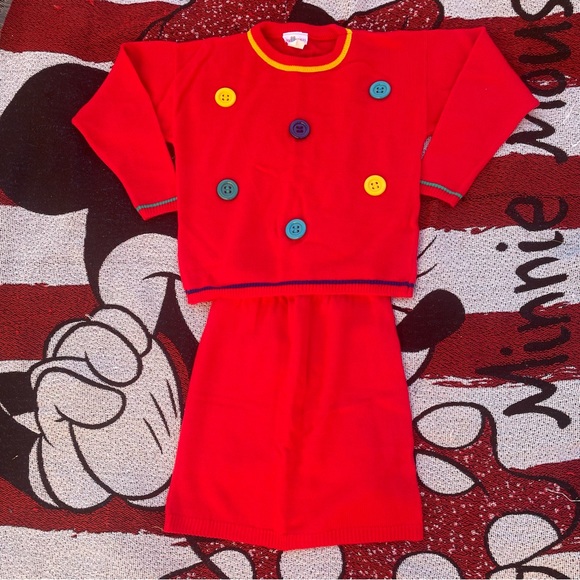 VINTAGE RED BIG BUTTON ACCENT TWO PIECE OUTFIT TOP AND SKIRT SIZE LARGE GIRLS - Picture 1 of 6